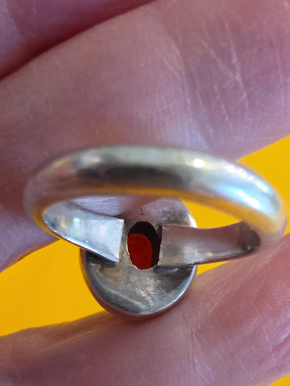 Vintage Silver Ring Featuring a Round Cabochon Garnet Gemstone  AS: 5.75 - Picture 7 of 11